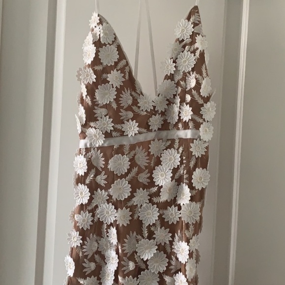 FOR LOVE AND LEMONS MARGUERITE FLORAL PETAL GOWN - Picture 4 of 8